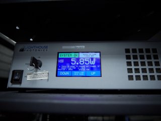 На фотонах и нейтральных атомах: журналистам показали квантовые вычислители МГУ. Фото: Елена Либрик / «Научная Россия»