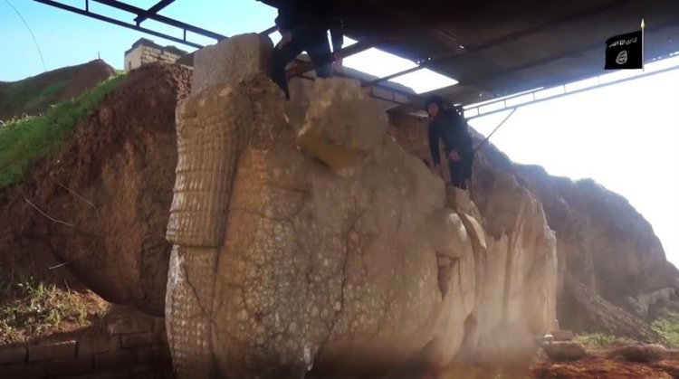 Исламские фанатики разрушают древности в Ираке