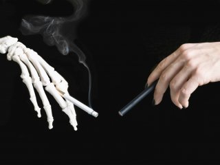Электронные сигареты не помогают бросить курить