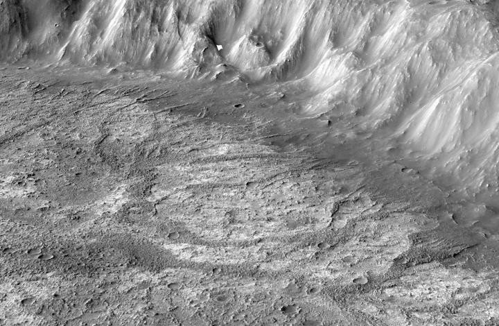 Открыт новый тип древнего кратерного озера на Марсе