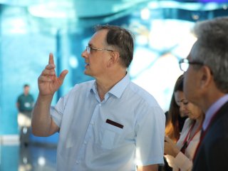 Глава РАН посетил Приморский океанариум