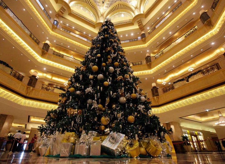 Новогодняя елка в Абу-Даби