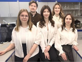 Соавторы исследования — сотрудники ЮФУ (слева направо: Яна Астравух, Илья Панков, Ангелина Павлец, Анастасия Алексеенко, Елизавета Могучих). Фото: Центр общественных коммуникаций ЮФУ