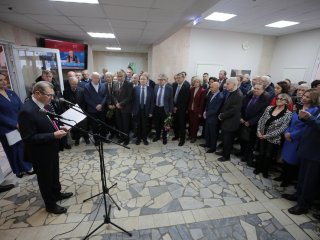 Академику Фортову — 80 лет! В ОИВТ РАН открылась мемориальная доска в память о великом ученом. Фото: Ольга Мерзлякова / Научная Россия