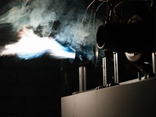 Демонстрация недожога SAF-топлива на переходных режимах. Фото: Александр Волков / пресс-служба ТПУ