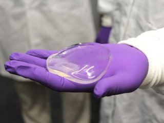 Инженеры-исследователи из Университета Ватерлоо создали этот влажный и эластичный гель для лечения повреждений мягких тканей. Фото: University of Waterloo / Dr. Yimin Wu