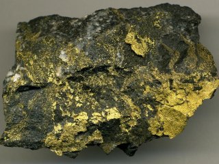 Отходы производства серной кислоты научились превращать в золото