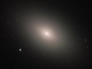 В галактике М 59 все еще рождаются звезды