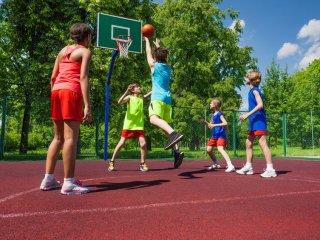 Спорт помогает детям избегать эмоциональных трудностей