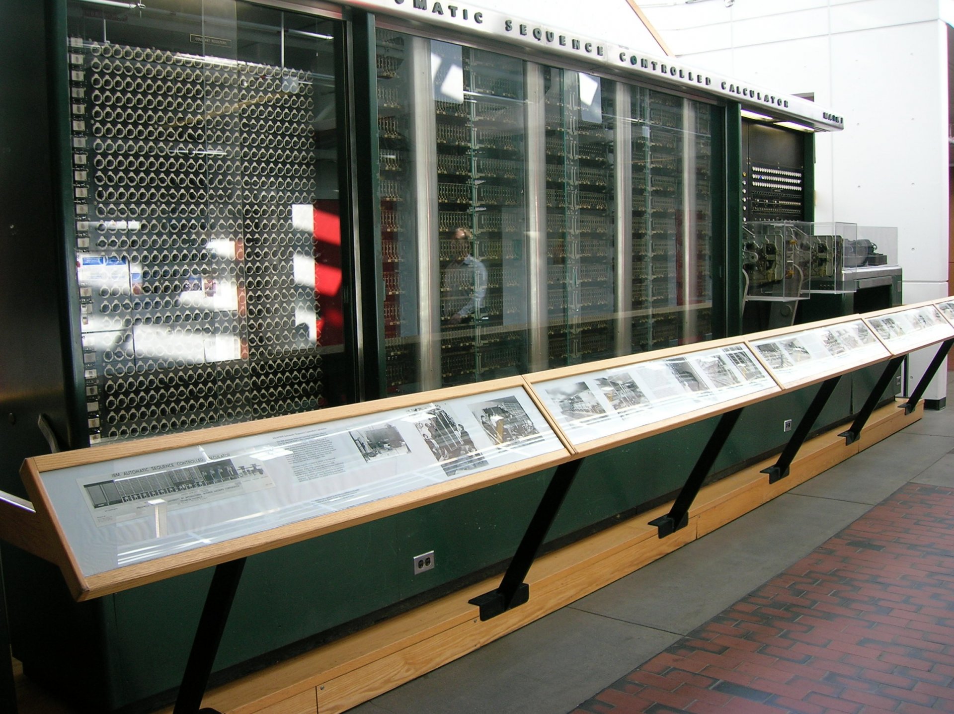 Ibm sans. Говард Эйкен первый компьютер Mark 1. Говард Эйкен и машина Mark-1. Вычислительная машина Говарда Эйкена.
