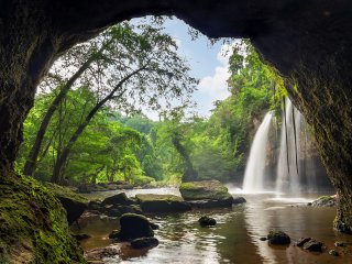 Thailand_Parks_Waterfalls_Stones_Water_Heo_Suwat_540528_2048x1152