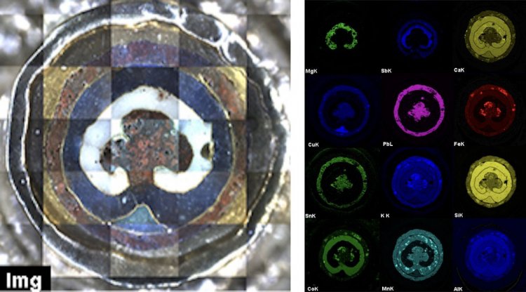 Слева: Оптическая фотография эмалевого медальона. Справа: карты распределения элементов, полученные РФлА-картированием 30-микронным пучком по поверхности эмалевого медальона