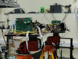 Ученые физического факультета МГУ показали свои разработки в преддверии фестиваля NAUKA 0+. Фото: Ольга Мерзлякова / «Научная Россия»