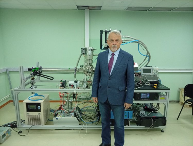 Сергей Рогожкин и «АтоТом». Источник фото: пресс-служба НИЯУ МИФИ