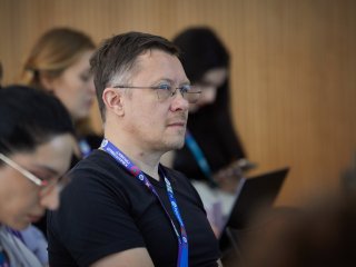 На фотонах и нейтральных атомах: журналистам показали квантовые вычислители МГУ. Фото: Елена Либрик / «Научная Россия»