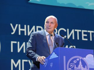 В МГУ отпраздновали десятилетие возрожденной Университетской гимназии. Фото: Ольга Мерзлякова / Научная Россия