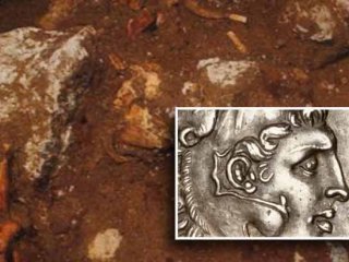 В гробнице найдены монеты с профилем Александра