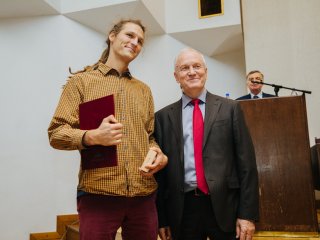 Состоялась церемония награждения молодых ученых медалями РАН…