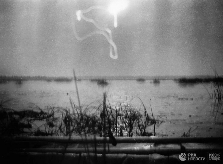 След шаровой молнии, появившейся 22 августа 1986 г. на озере Шид. Источник фото: РИА НОВОСТИ.