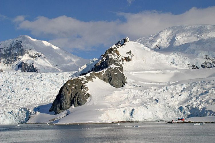Ледяной покров Антарктики все же увеличивается, но не так быстро, как считали ученые