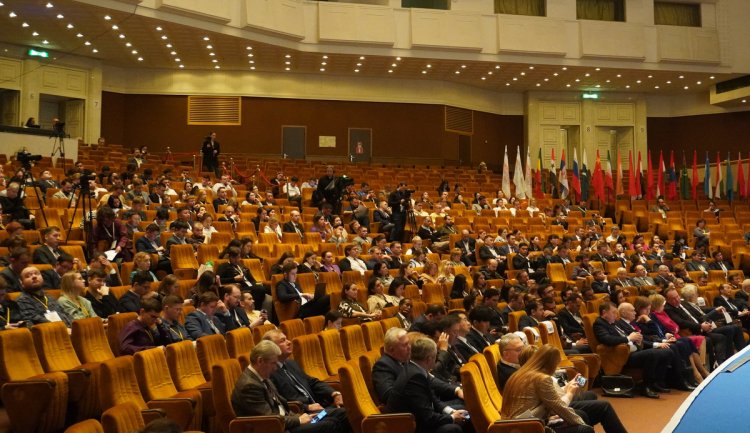 Открытие Академического форума молодых ученых стран Большой Евразии «Континент науки» состоялось 2 ноября.