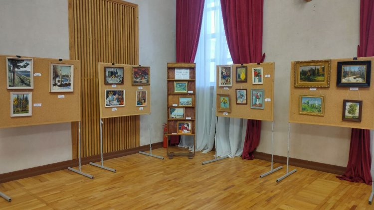 Выставка картин О.Н. Крохина. Источник фото: ФИАН
