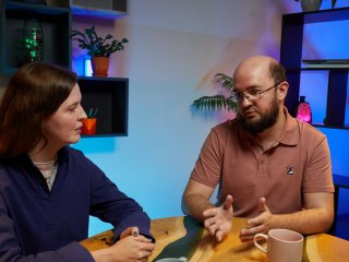 Океанолог Игорь Медведев и корреспондент портала «Научная Россия» Янина Хужина. Фото: Елена Либрик / «Научная Россия»