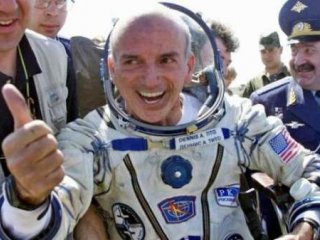 28 апреля 2001 года. В космос отправился первый космический турист Деннис Тито