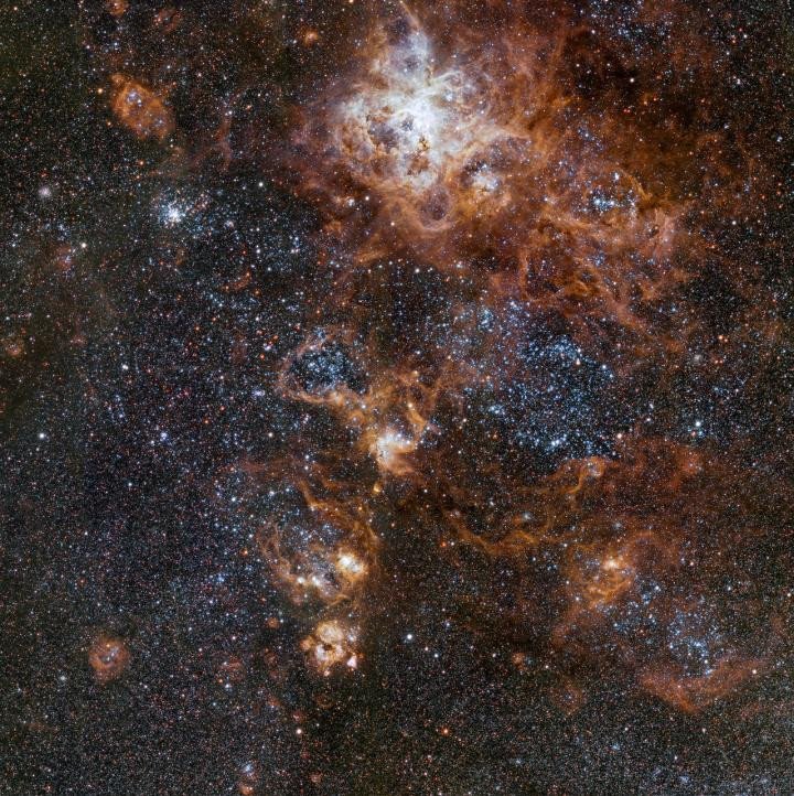 Астрономы получили новое детальное изображение Туманности Тарантул и ее многочисленных соседей