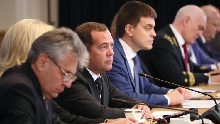 Дмитрий Медведев встретился с Нобелевскими лауреатами на Менделеевском съезде