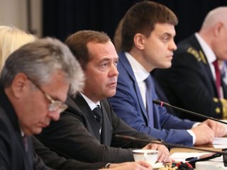 Дмитрий Медведев встретился с Нобелевскими лауреатами на Менделеевском съезде