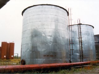 Общий вид стальных цилиндрических вертикальных резервуаров для коагулированной воды