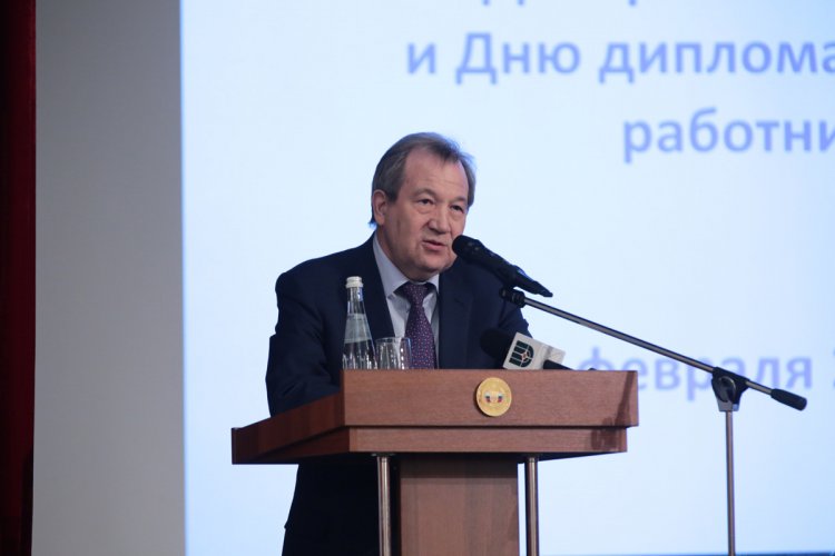 Геннадий Красников на заседании в Курчатовском институте