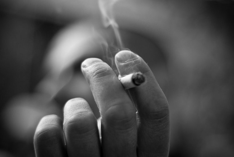 Курение повышает риск самоубийства