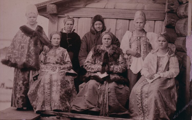 Типы женщин деревень близ Мезене. Архангельский уезд, 1887 г. 