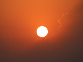 Солнце. Автор фото: Amico Biswas / Unsplash