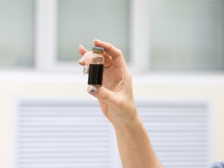 Управляемая терапия: магнитные наночастицы для лечения рака разработали на Урале. Фото: Родион Нарудинов / УрФУ 
