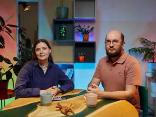 Океанолог Игорь Медведев и корреспондент портала «Научная Россия» Янина Хужина. Фото: Елена Либрик / «Научная Россия»