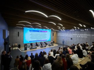 Юбилейный «День влюбленных в науку» памяти Сергея Капицы прошел в Национальном центре «Россия». Фото: Елена Либрик / Научная Россия