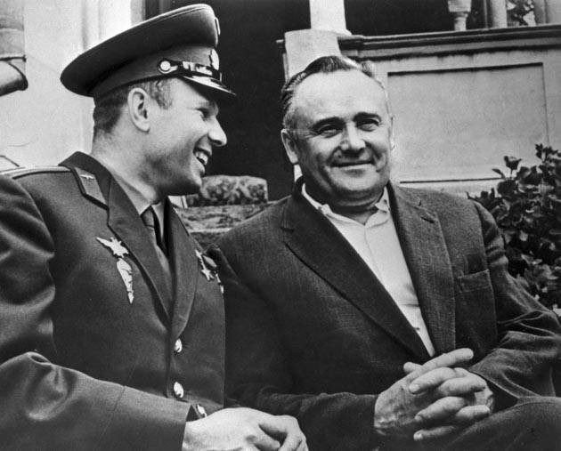 Сергей Королев и Юрий Гагарин после исторического полета человека в космос. © РИА Новости / Сергеев