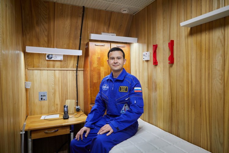 Участник проекта SIRIUS-2 исследователь Р.Н. Зарипов в каюте наземного экспериментального комплекса ИМБП РАН. Фото: Елена Либрик / «Научная Россия»