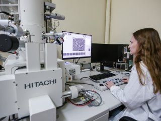 Новая эпоха в химии: от ИИ-помощников до 3D-печати. Интервью с академиком Валентином Ананиковым. Фото: Ольга Мерзлякова / «Научная Россия»