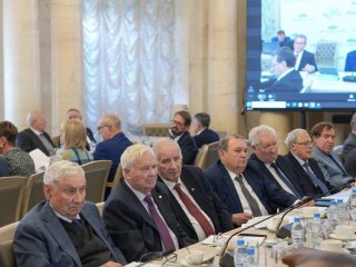 Президиум РАН заслушал доклады лауреатов Государственных премий в области науки и технологий 2025 г. Источник фото: Российская академия наук