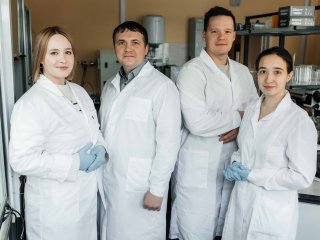 Ученые из ТПУ — авторы исследований в области биосовместимых наночастиц. Фото: Александр Волков / пресс-служба ТПУ