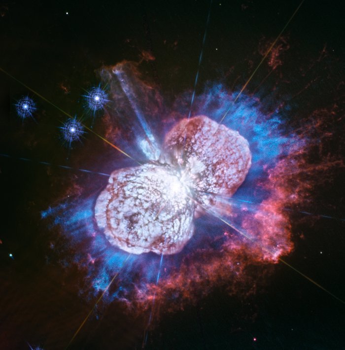 «Хаббл» сфотографировал космический взрыв, который длится с 1838 года