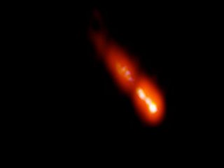 Астрономы увидели джет далекого и яркого блазара