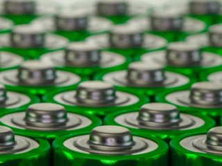 Ученые нашли способ, как увеличить работу аккумулятора в телефоне до 70 лет