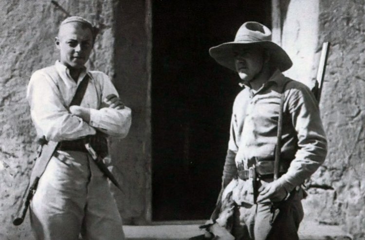 И. Ефремов и Б. Пискарёв во время Тургайской экспедиции, 1926 г.