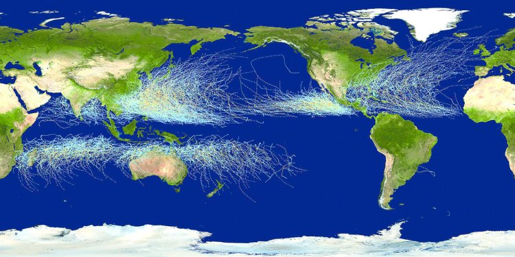 Траектории движения тропических циклонов за 1983–2021 гг. и их сила по шкале Саффира — Симпсона. Источник: Wikipedia.org