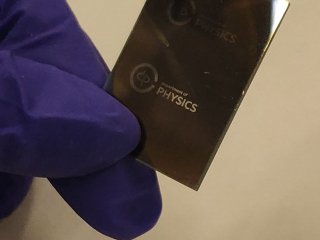 Лабораторный образец конструкции для управления эффективностью свечения перовскитов. Источник Михаил Рыбин